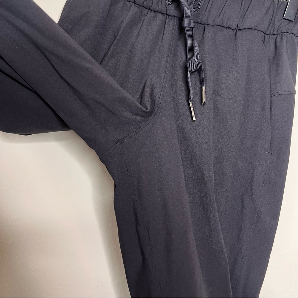 Lululemon Women's Black On the Fly Jogger Luxtreme Size 2 W5CPJS Drawcord - Picture 5 of 12